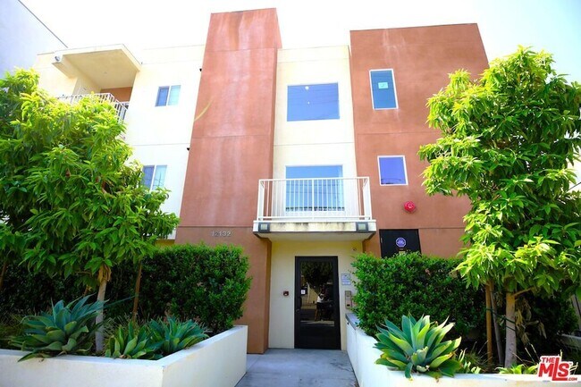 Foto del edificio - 12132 Hart St