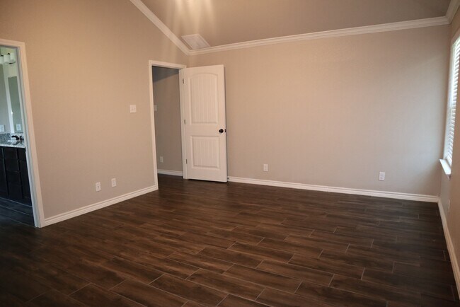 Building Photo - 5207 Colina Dr