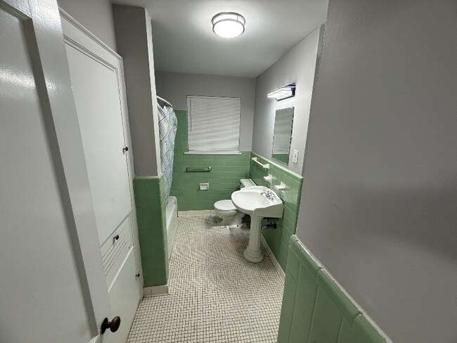 Foto del edificio - Charming 4 Bedroom Cottage - Recently Updated!