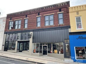 Building Photo - 233 W Main St