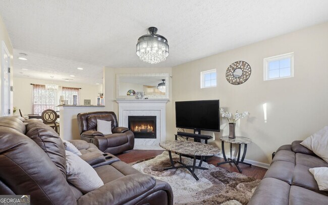Building Photo - 205 Oak Grove Way