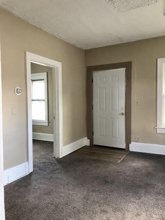 Building Photo - 1169 7th Ave