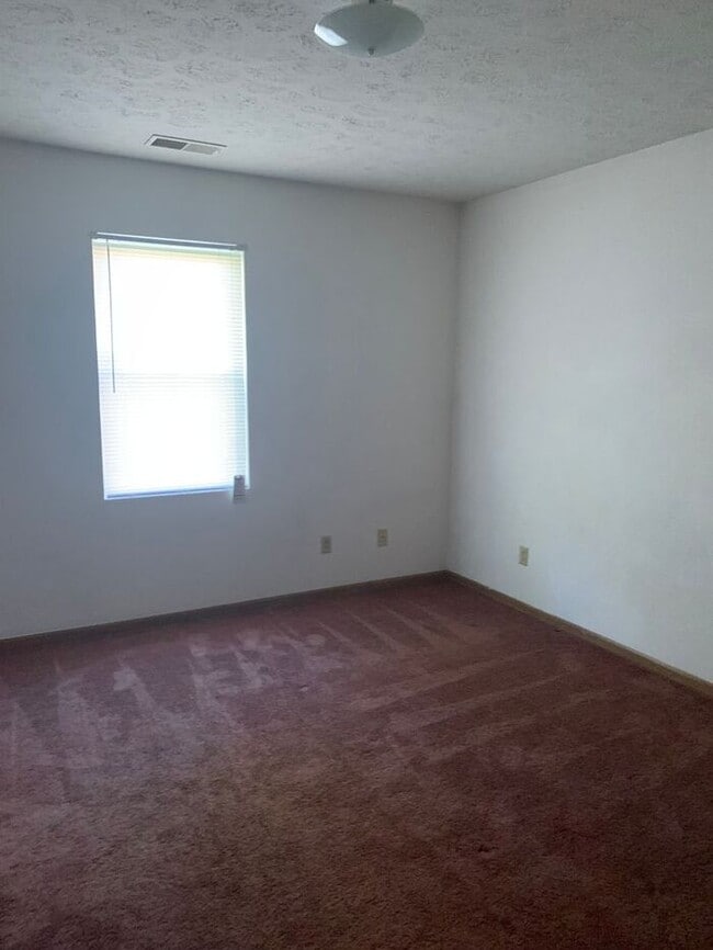 Building Photo - 2 Bedroom Apt - Pets Welcome!*