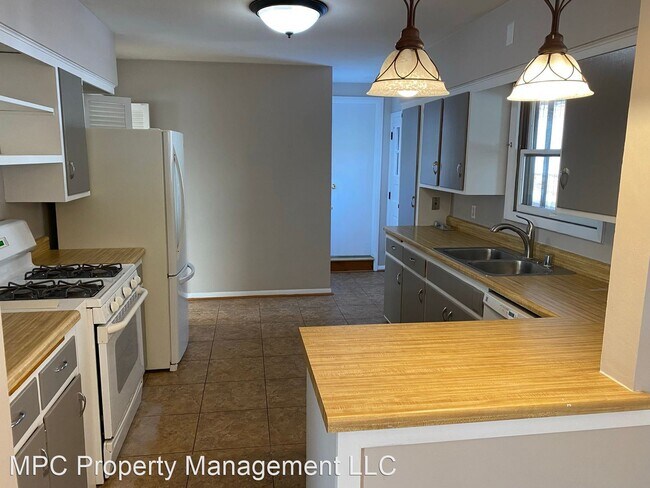 Building Photo - 3 br, 1.5 bath House - 548 Briody St