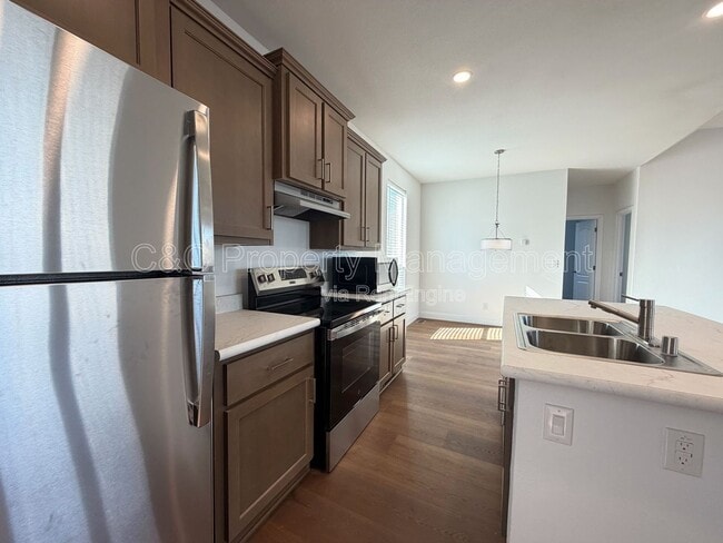 Foto del edificio - 759 W Chase Ave