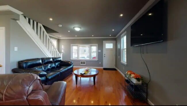 Foto del edificio - 124 W Youngs Ave