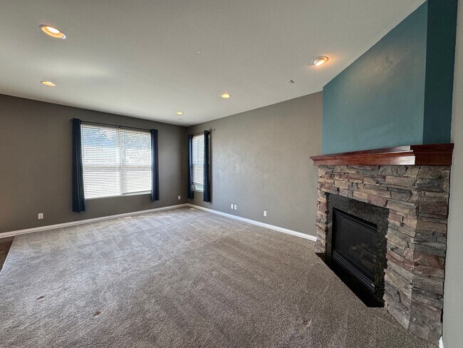 Building Photo - Bennington Home For Rent!