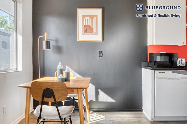 Foto del edificio - 4300 W Sarah St