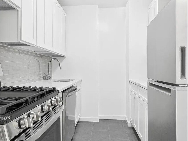 Building Photo - 372 Central Prk W