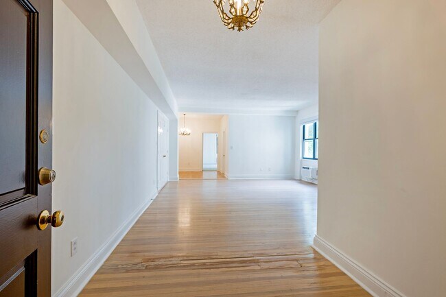 Foto del edificio - Woodley Park 1BR 1BA Plus Den Across from ...