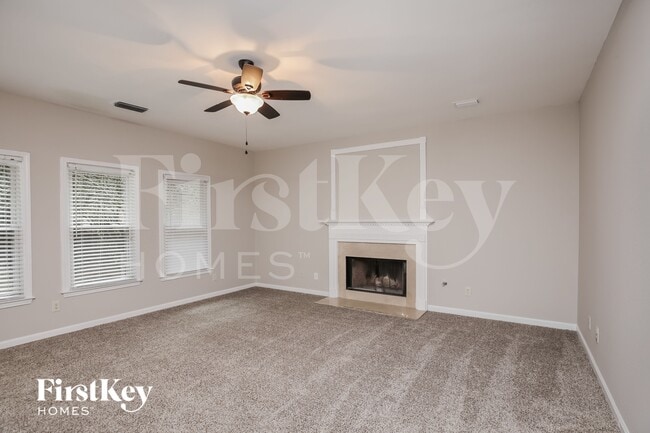Building Photo - 3215 Maple Terrace Dr