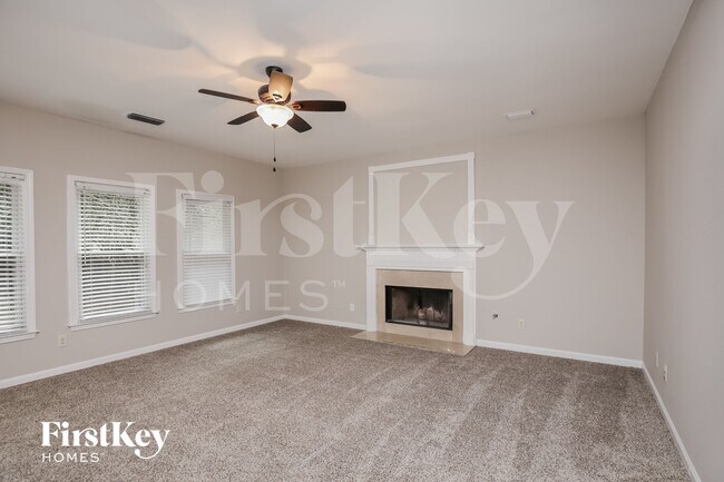Foto del edificio - 3215 Maple Terrace Dr