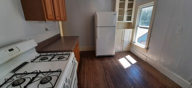 Building Photo - 121 Columbia St