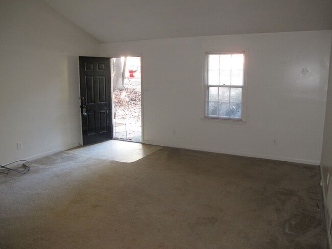 Building Photo - **WEST ATHENS 2 Bed/1 Bath Duplex** TO BE ...