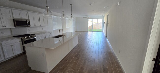 Building Photo - 2682 Highland Ave