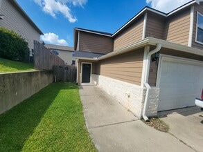Building Photo - 115 Sendero Dr