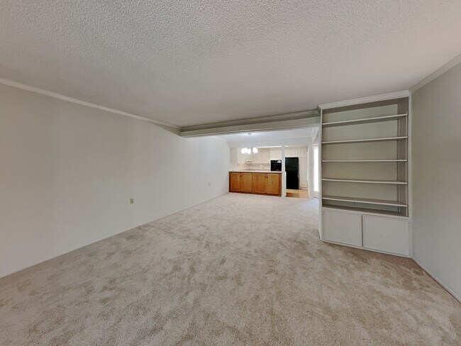 Foto del edificio - Spacious Rossmoor 2/2 Condo Available Now!