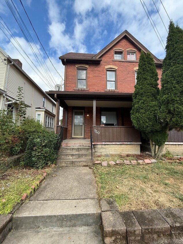 Primary Photo - 130 Queen St