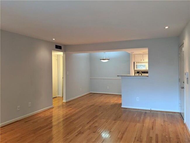 Building Photo - 2060 Chastain Park Ct NE