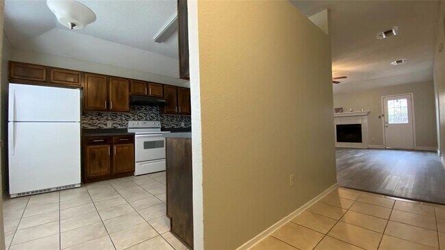 Building Photo - 1109 Falconcrest Ct