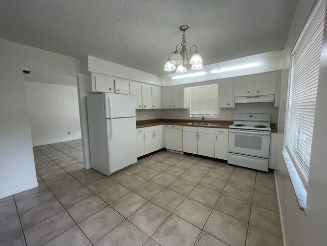 Foto del edificio - 6337 SW 20th Ct