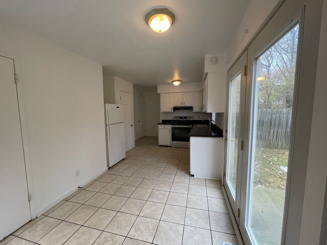 Building Photo - Abbott Court Apartments