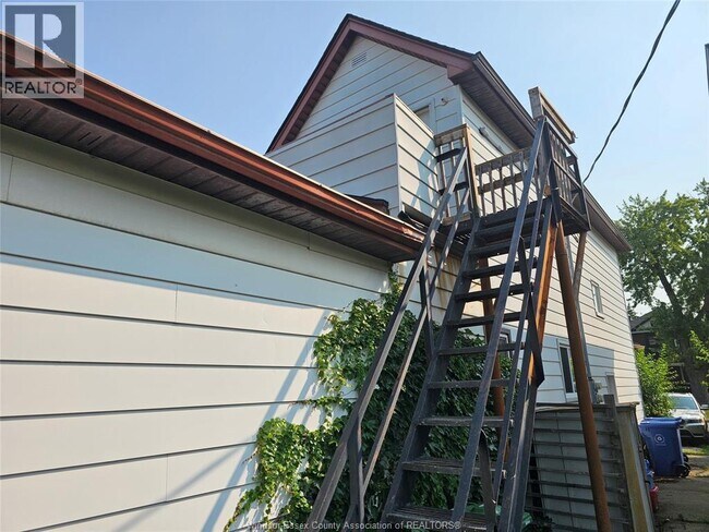 Building Photo - 1143 Langlois Ave