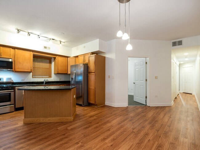 Building Photo - 6531 S Woodlawn Ave