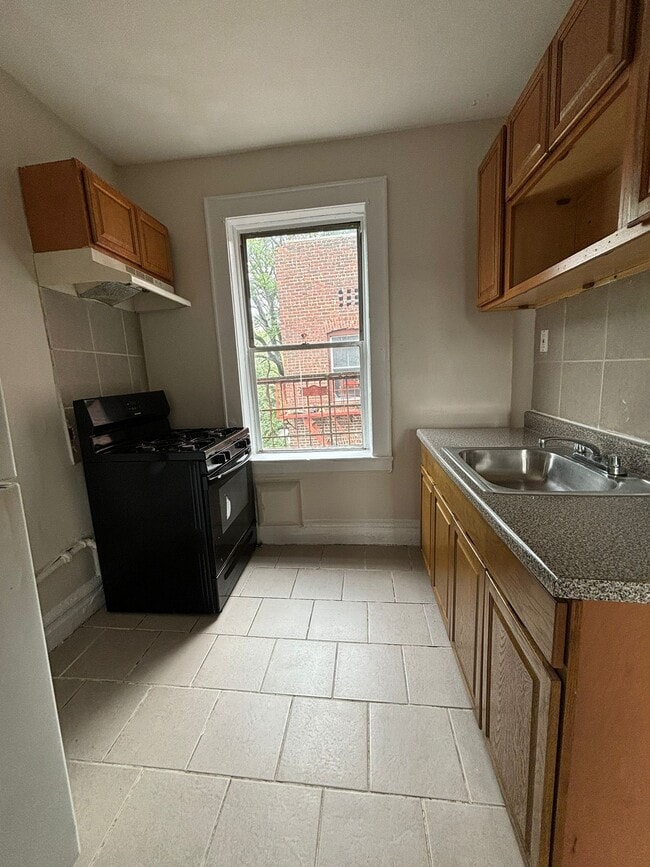 Building Photo - 339 Park Ave