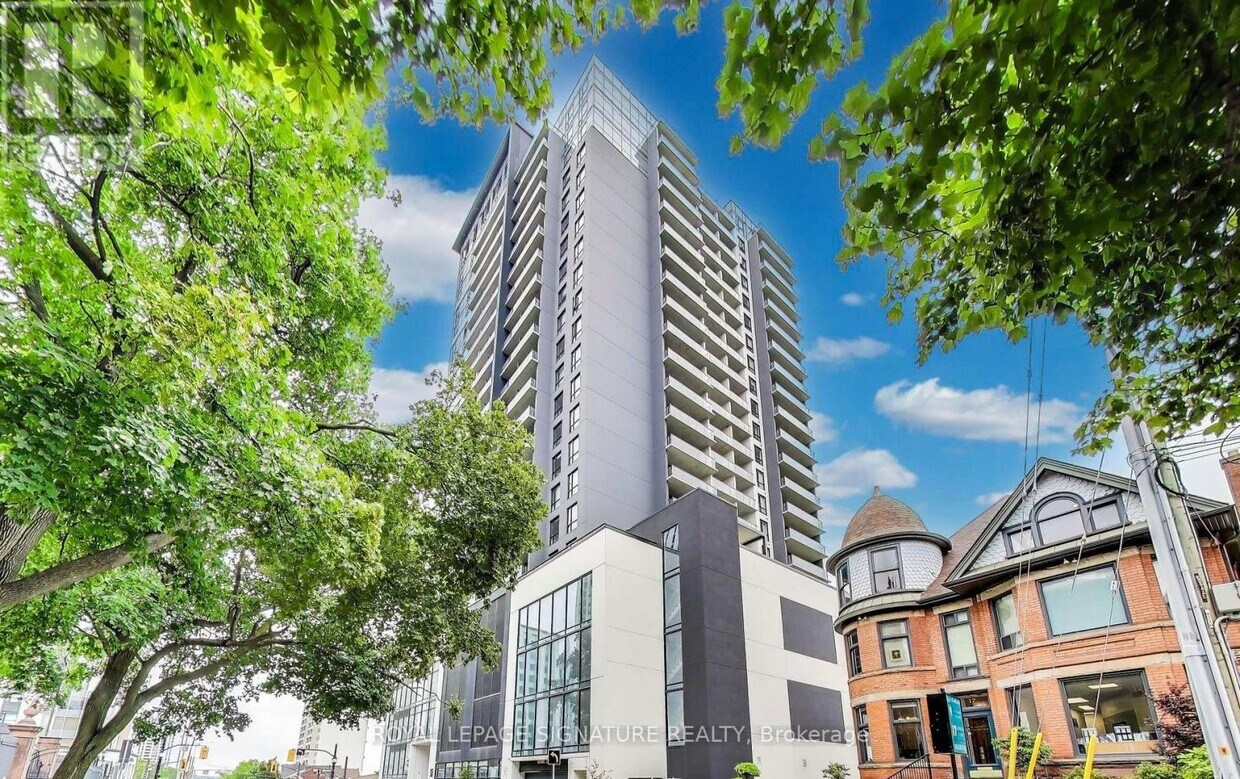 Primary Photo - 15-1315 Queen St S