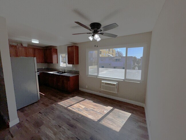 Foto del edificio - 8334 Willis Ave