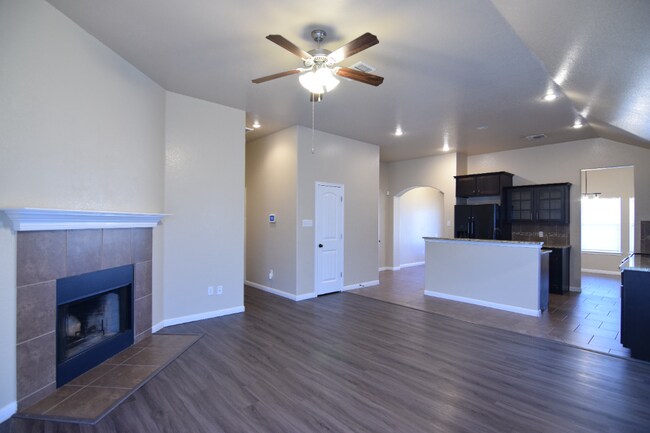 Building Photo - 504 W Libra Dr