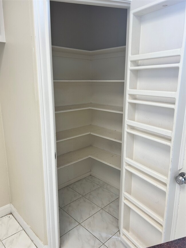 Building Photo - 807 Kipp Ave