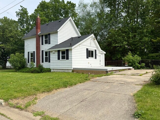 Building Photo - 1200 Sheldon St