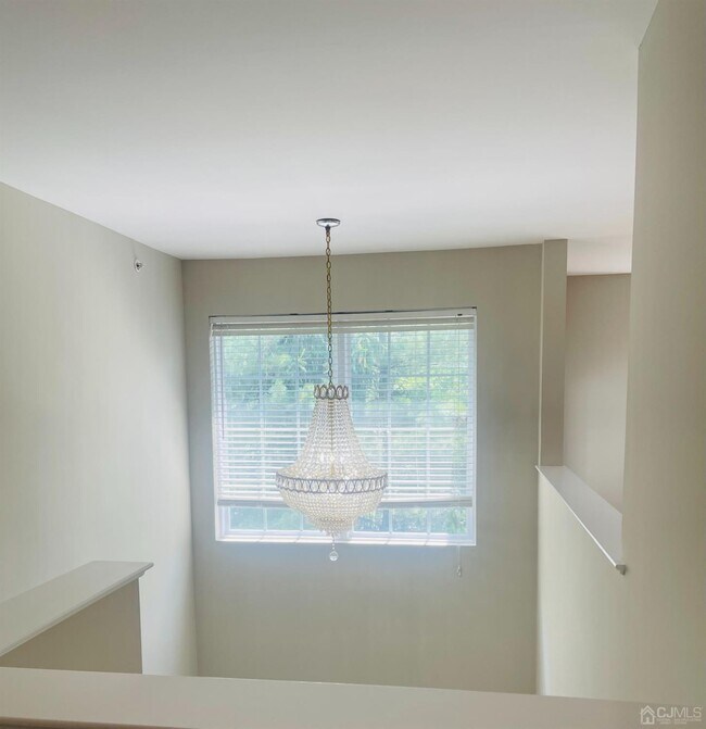 Building Photo - 293 Pinelli Dr