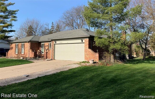 Foto del edificio - 5051 Falmouth Dr