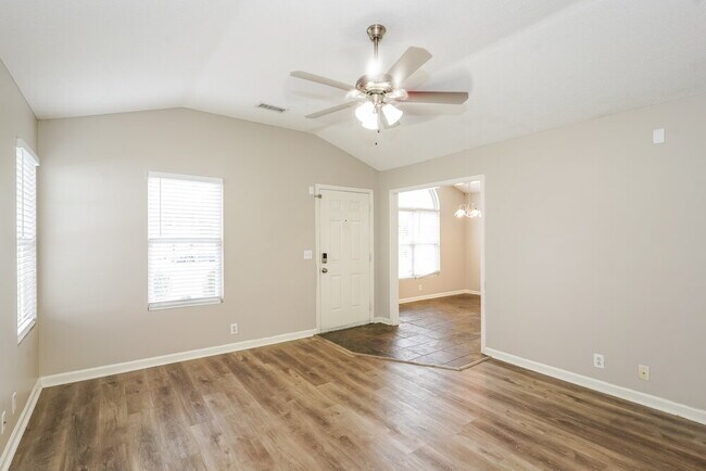 Foto del edificio - 2714 Windwalker Ct