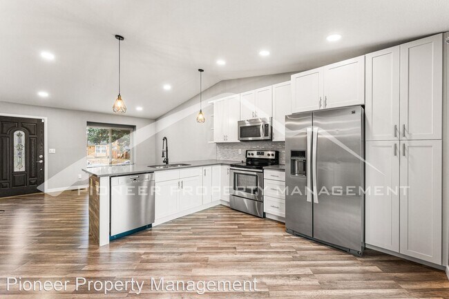 Building Photo - 4 br, 3 bath House - 5796 W 74th Pl