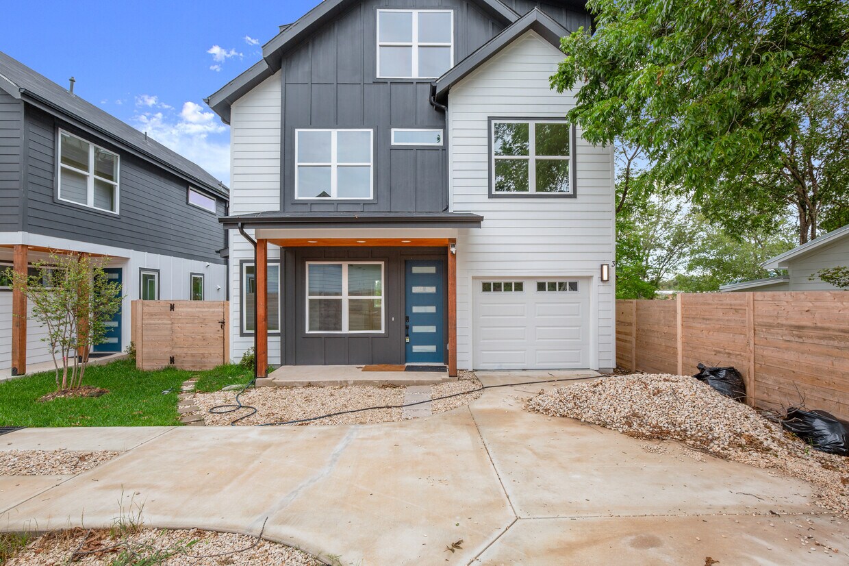Primary Photo - 5305 Ledesma Rd