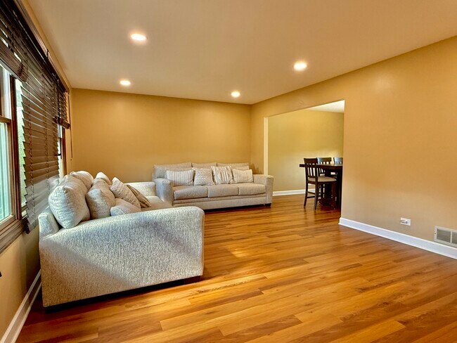 Foto del edificio - 411 Sequoia Ct