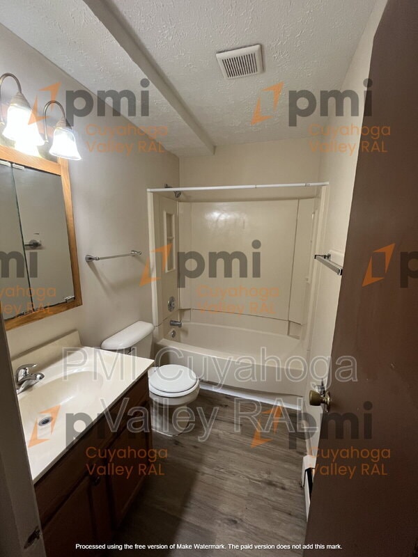 Building Photo - 1566 Coventry St