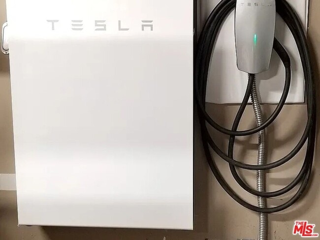 Building Photo - 16913 Bassett St