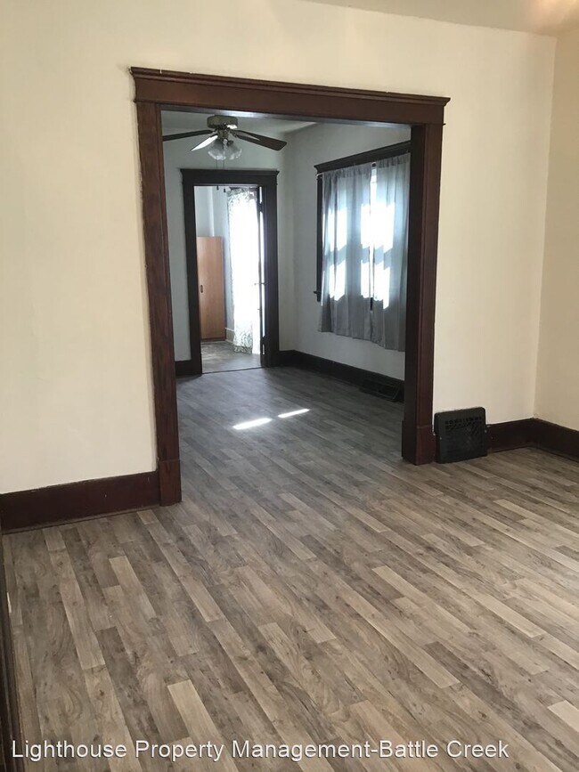 Foto del edificio - 3 br, 1 bath House - 63 Winter Street