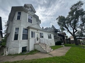 Building Photo - 707 N Brady St