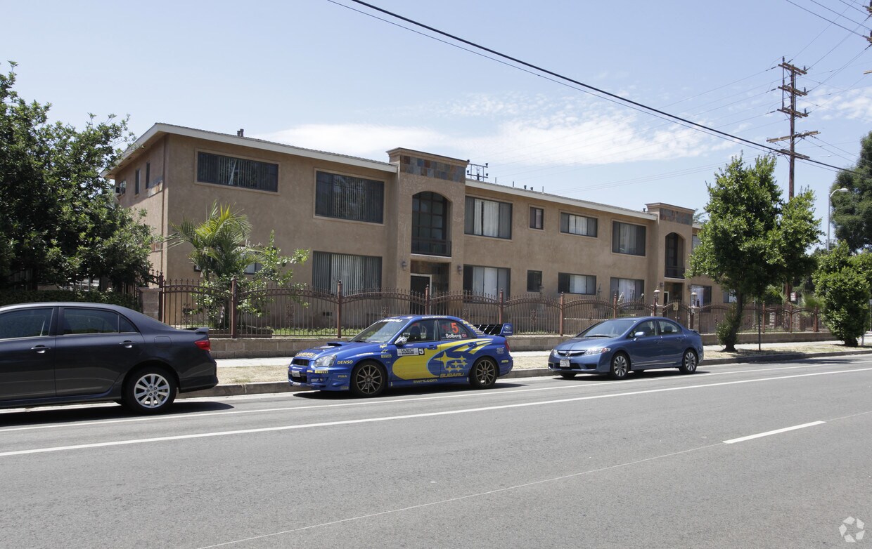 Building Photo - 11686 Chandler Blvd