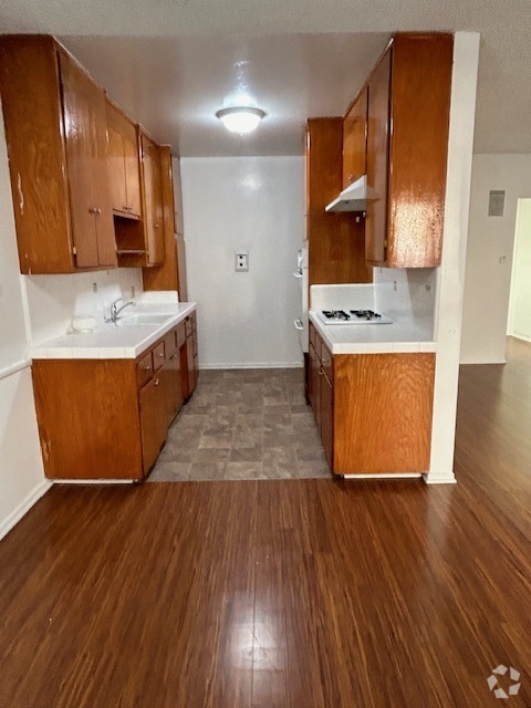 1 BR/ 1 BA - Hardwood - 912 E Windsor Rd