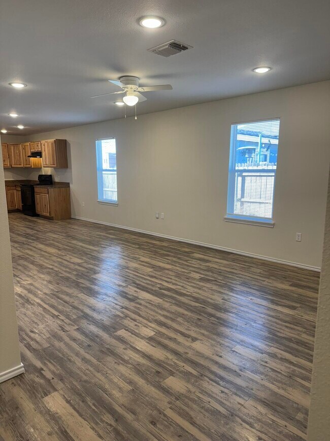 Foto del edificio - 321 N Sherman Ave