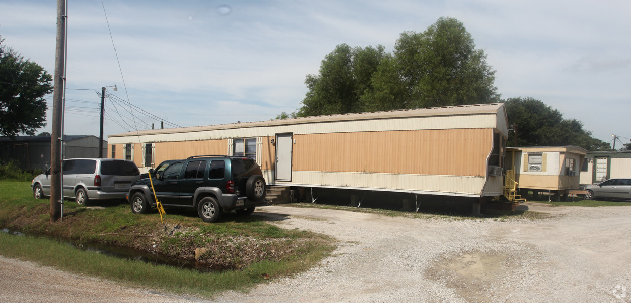Primary Photo - 1301 Verot School Rd