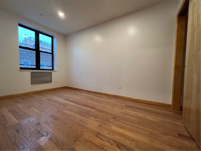 Building Photo - 859 57th St