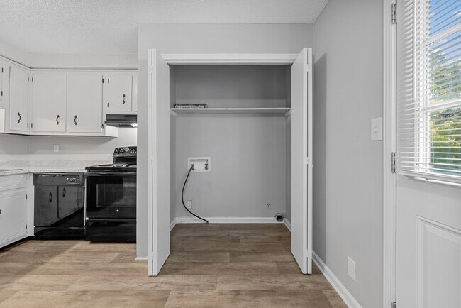Foto del edificio - 813 Golf View Pl
